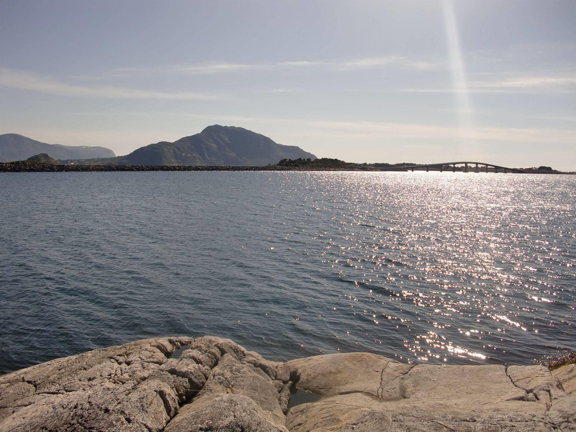 Aalesund Airport Hotel Ytterland Exterior foto